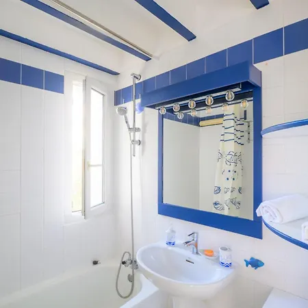 Lovely Triplex With Terrace & Garden Near Ocean