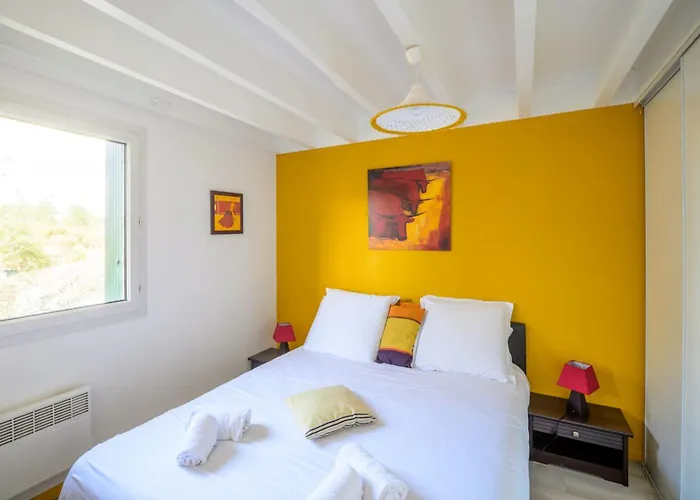 Lovely Triplex With Terrace & Garden Near Ocean