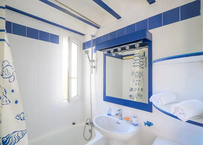 Lovely Triplex With Terrace & Garden Near Ocean