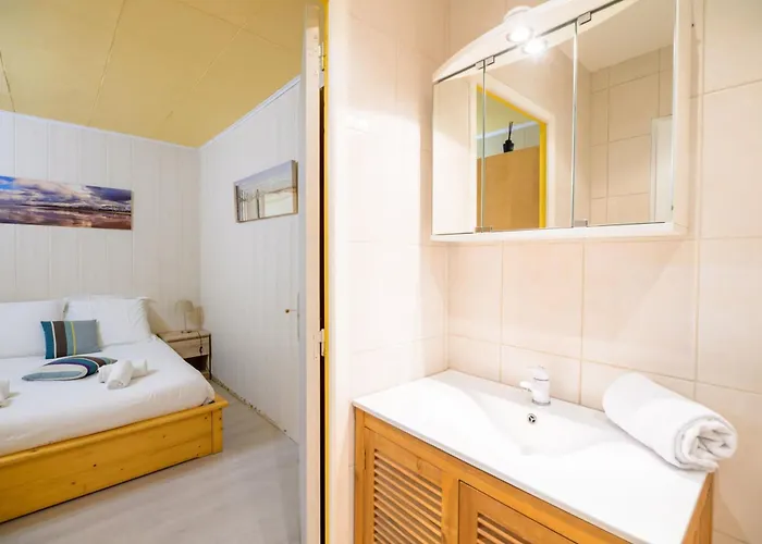 Lovely Triplex With Terrace & Garden Near Ocean *