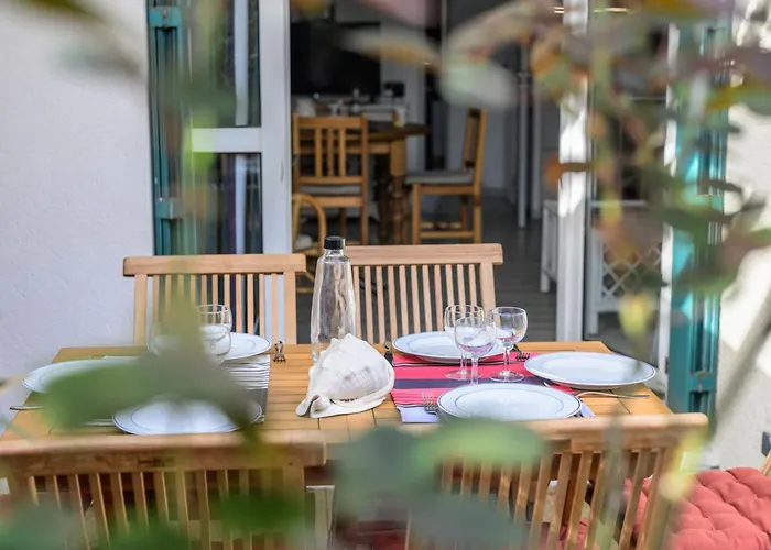 Lovely Triplex With Terrace & Garden Near Ocean *