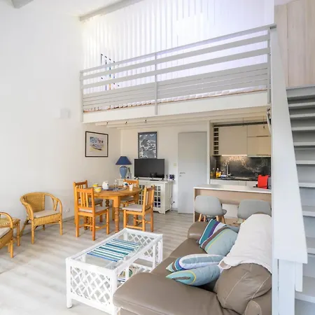 Lovely Triplex With Terrace & Garden Near Ocean *