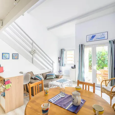 Lovely Triplex With Terrace & Garden Near Ocean *