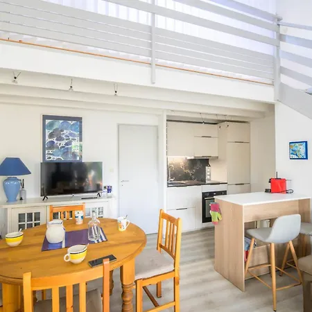 Lovely Triplex With Terrace & Garden Near Ocean Ferienhaus