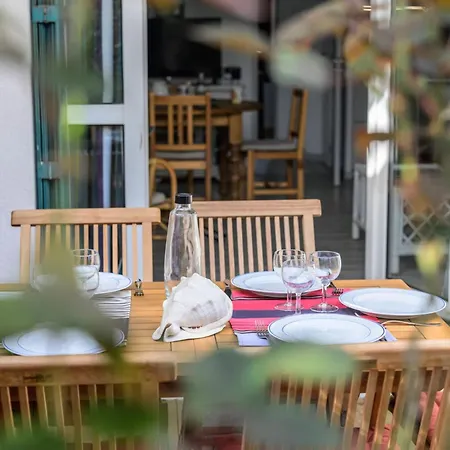Lovely Triplex With Terrace & Garden Near Ocean
